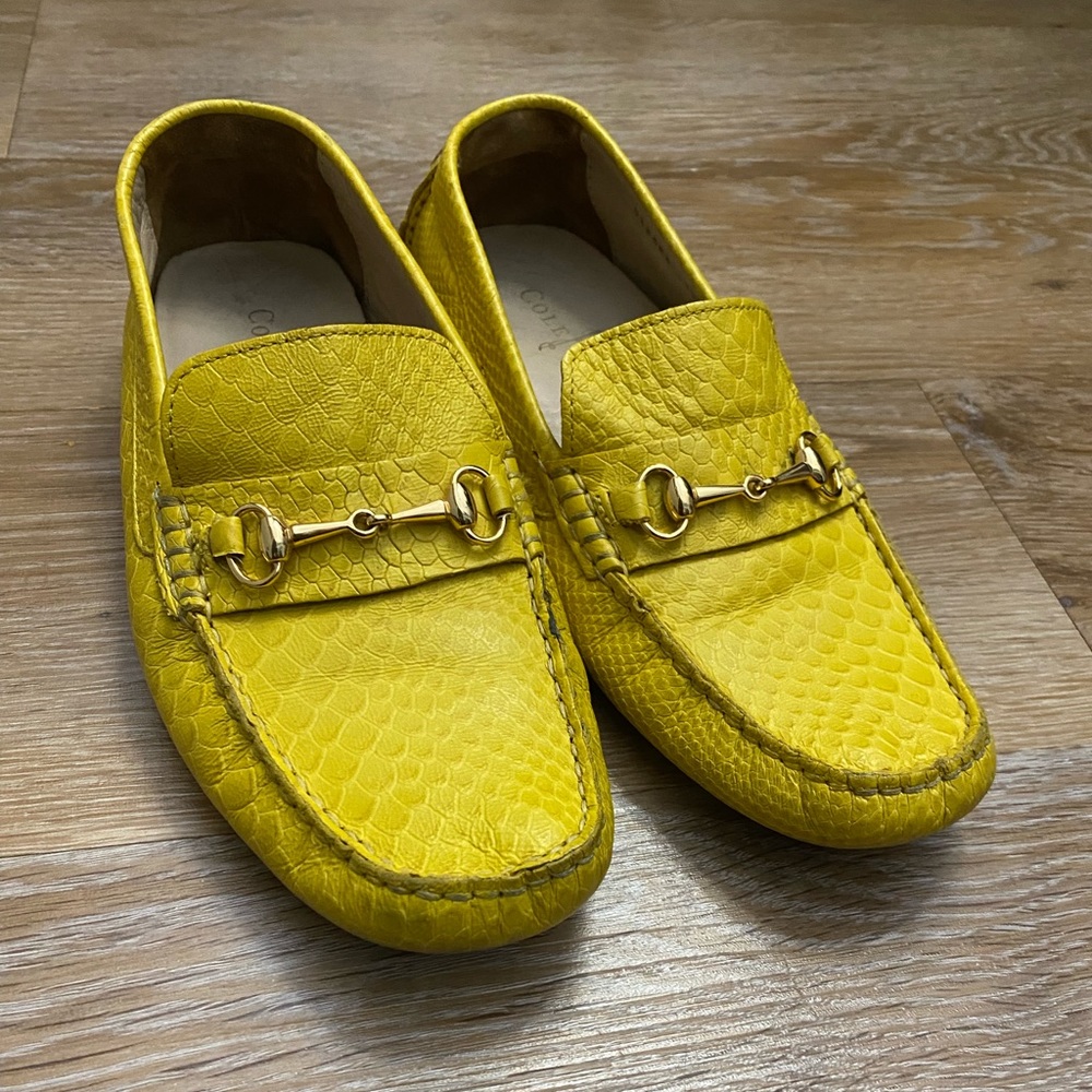 Cole Haan Womens driving loafer in yellow. Great detail. 7.5